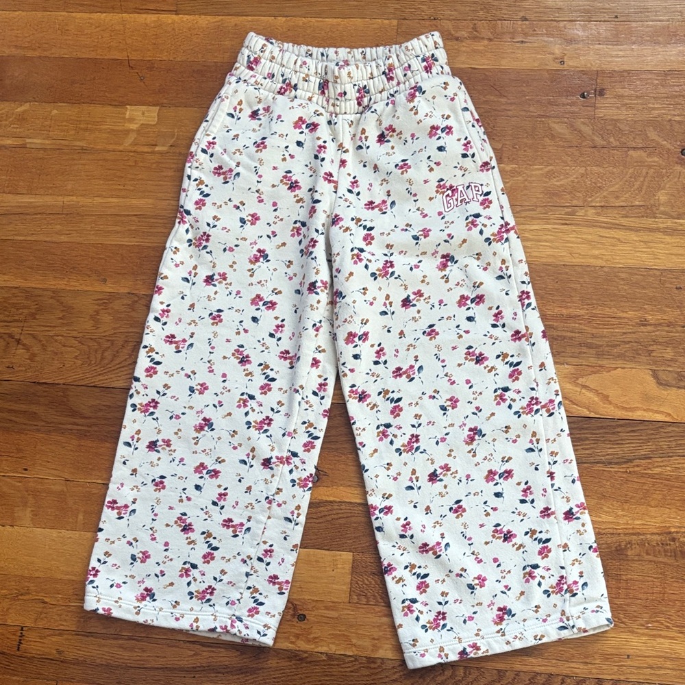 🌻GAP Cream Floral Sweatpants with Pink & Burgundy Flowers